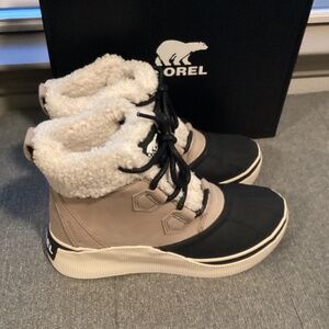 Sorel Women's Out N About IV Chillz Waterproof Booties, size 9